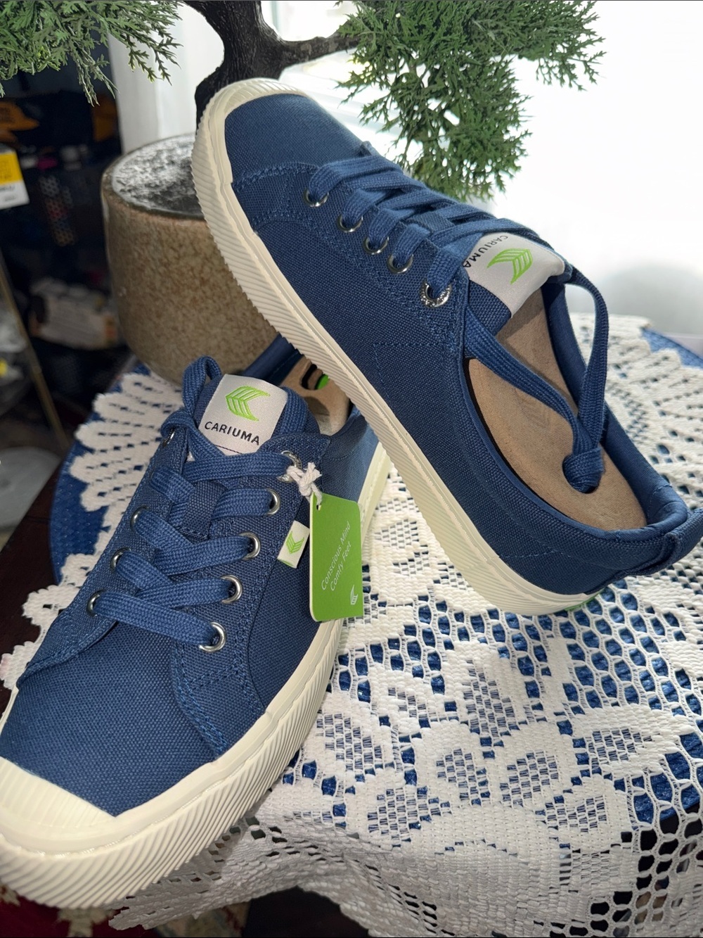 Cariuma Navy Canvas Low-Top Sneakers with Cream Soles